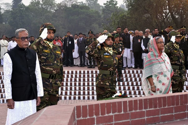 President-PM pay tributes to war martyrs